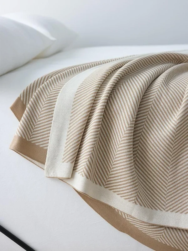 Luxury Knitted Herringbone Throw Blanket in Beige and Camel