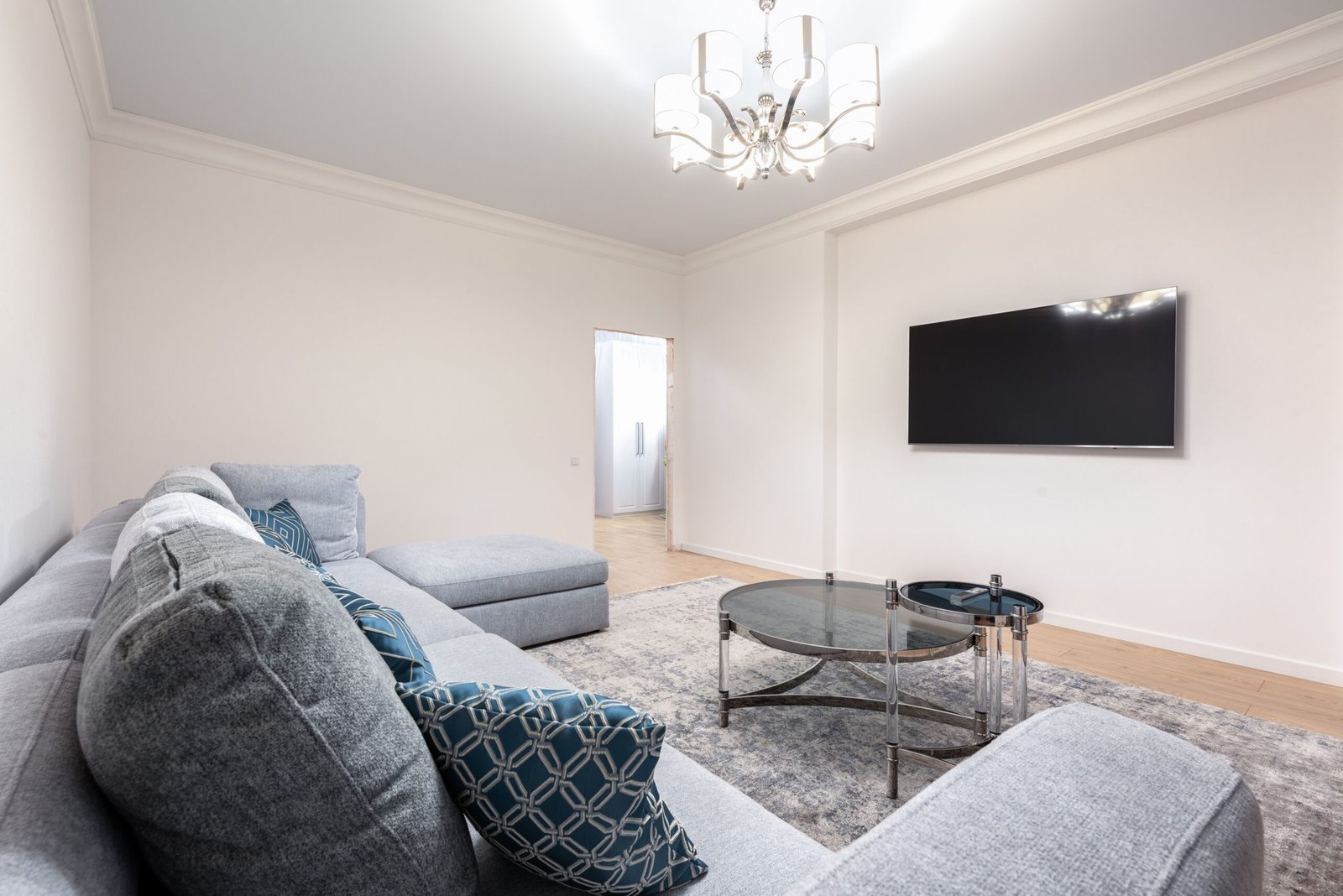 Modern vs Contemporary Living Room Design